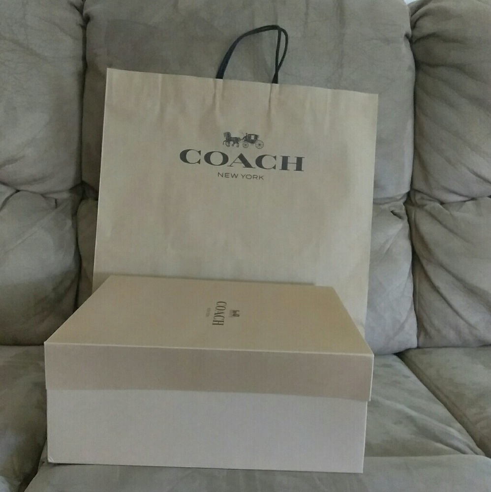 Coach extra large paper bag / large box - Picture 2 of 5